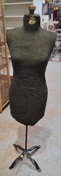 Lot 467 - MANNEQUIN