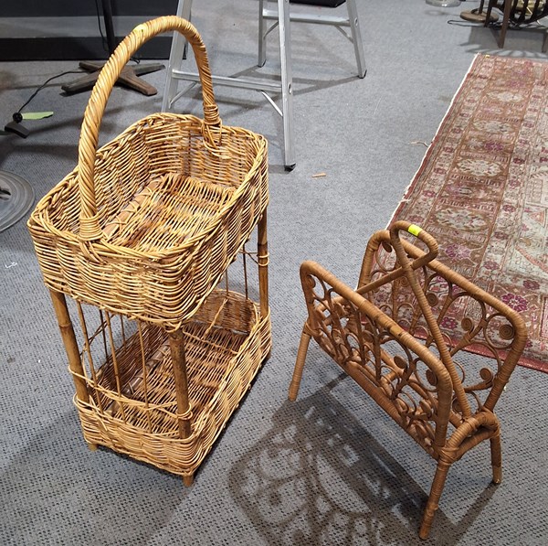 Lot 324 - CANE DECOR