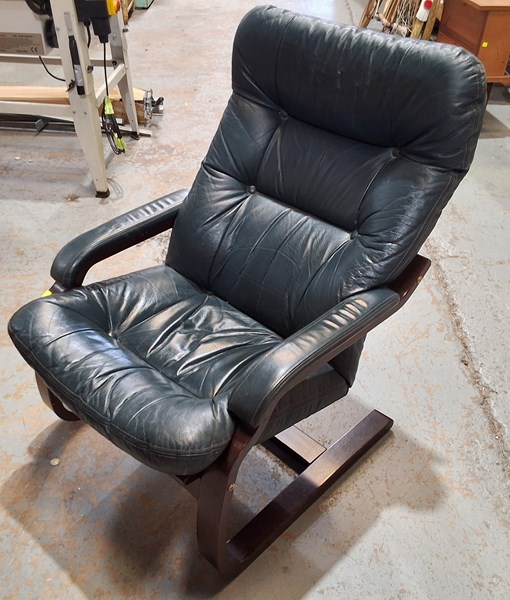 Lot 25 - ARM CHAIR