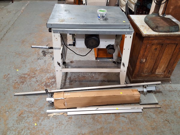 Lot 301 - SAW BENCH
