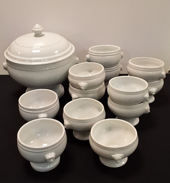 Lot 1289 - PILLIVUYT