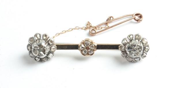 Lot 1008 - DIAMOND BROOCH