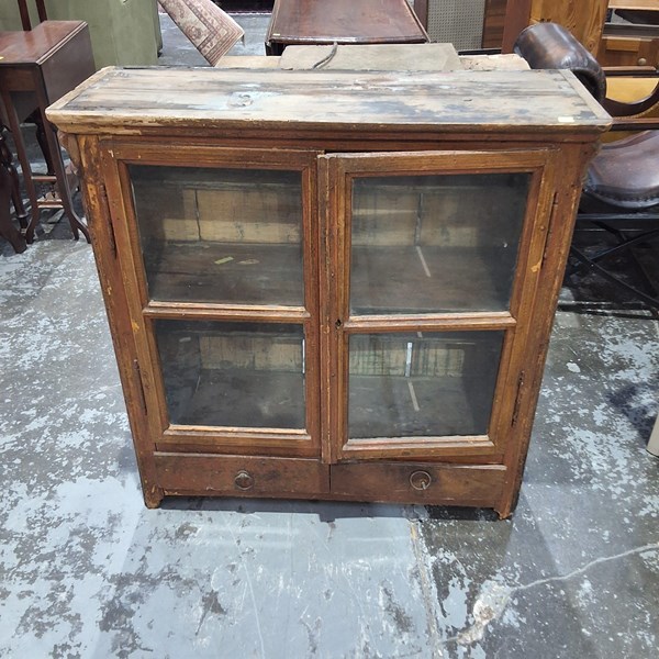 Lot 133 - DISPLAY CABINET
