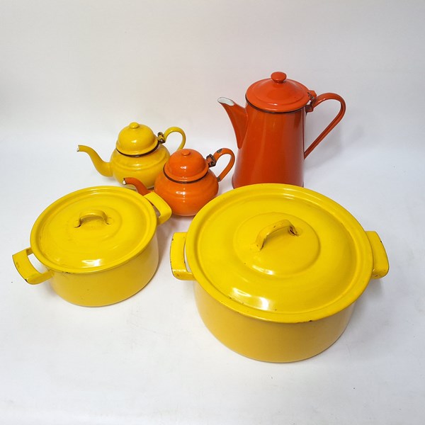 Lot 1483 - ENAMELWARE