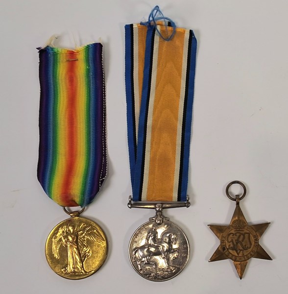 Lot 1033 - WAR MEDALS