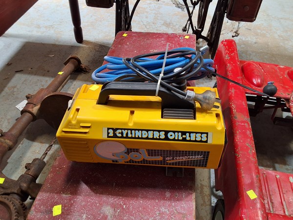 Lot 290 - AIR COMPRESSOR