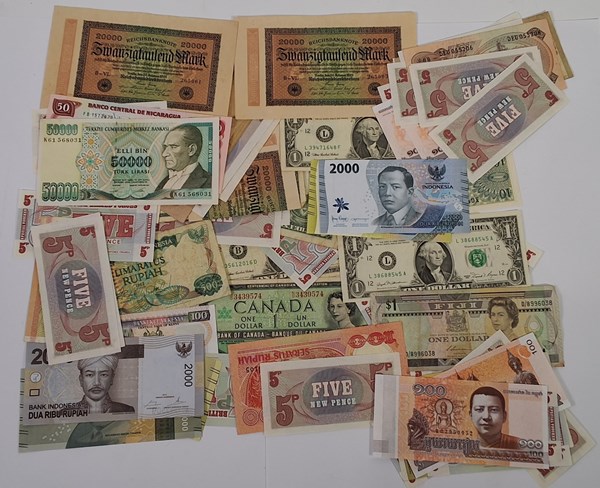 Lot 1068 - BANKNOTES
