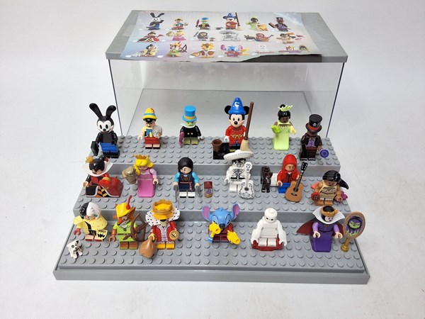 Lot 1238 - LEGO FIGURES