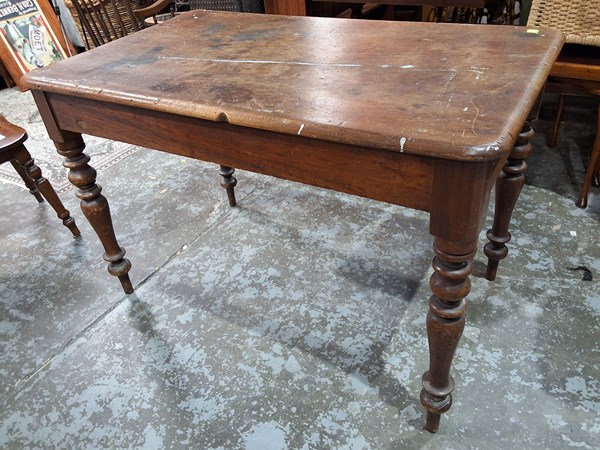 Lot 131 - KITCHEN TABLE