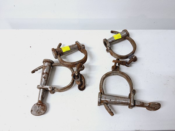 Lot 1207 - HANDCUFFS