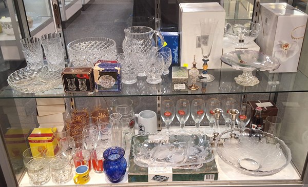 Lot 1377 - CRYSTAL & GLASSWARE