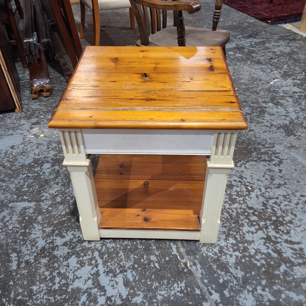 Lot 348 - LAMP TABLE
