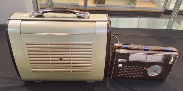 Lot 1280 - VINTAGE RADIOS