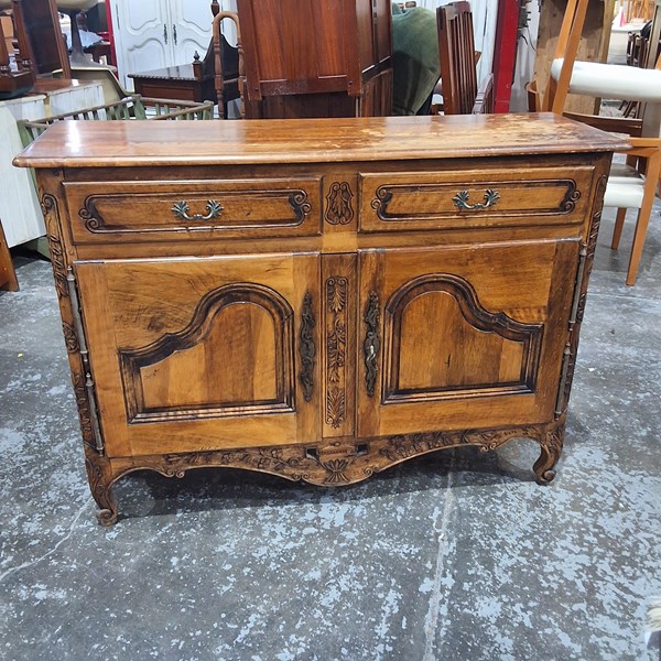 Lot 232 - BUFFET