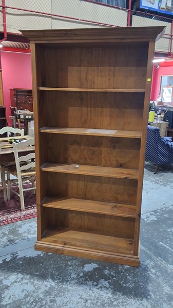 Lot 119 - BOOKSHELF