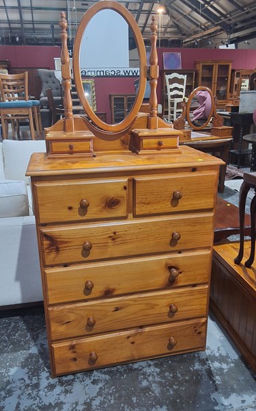 Lot 210 - DRESSING CHEST