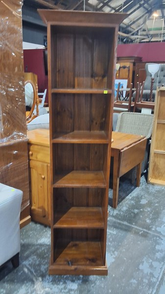 Lot 106 - BOOKSHELF