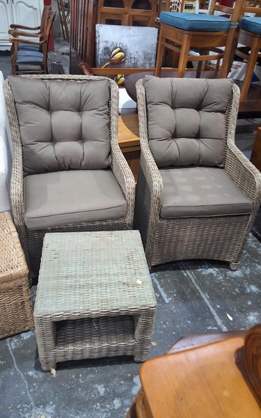 Lot 208 - OUTDOOR SUITE