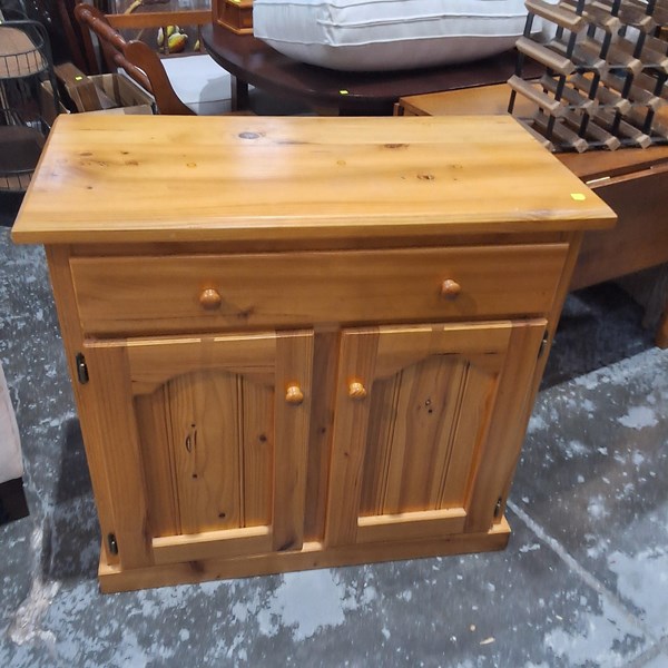 Lot 200 - SIDE CABINET