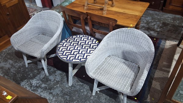 Lot 190 - OUTDOOR SETTING