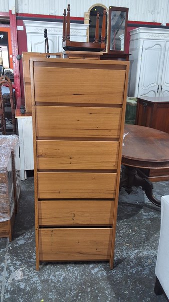 Lot 244 - TALLBOY