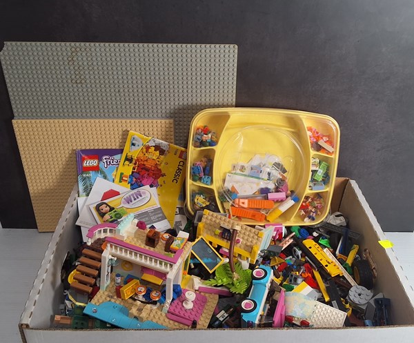 Lot 1399 - MIXED LEGO