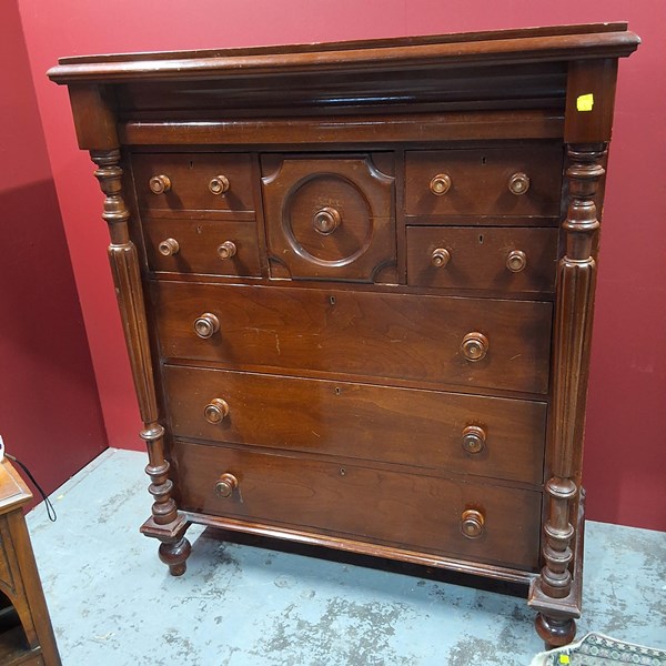 Lot 86 - CHEST OF DRAWERS