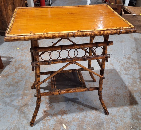 Lot 256 - SIDE TABLE