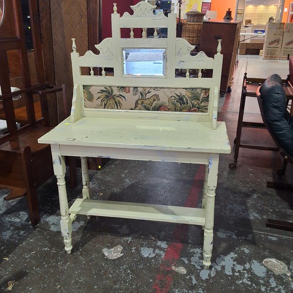 Lot 85 - WASHSTAND