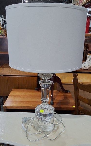 Lot 49 - TABLE LAMP