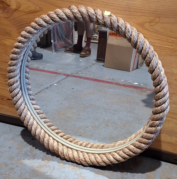 Lot 414 - WALL MIRROR