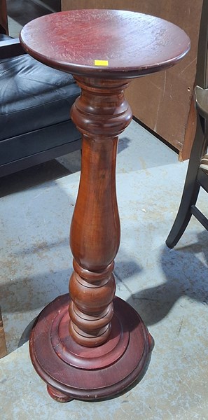 Lot 250 - PEDESTAL