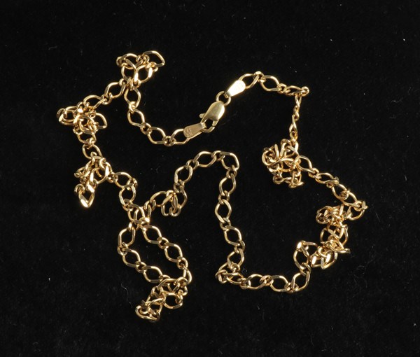 Lot 1029 - GOLD NECKLACE