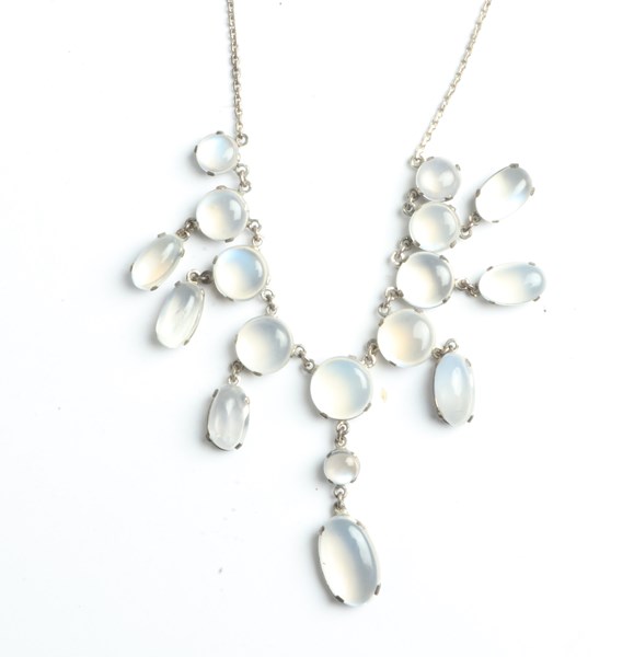 Lot 1001 - MOONSTONE NECKLACE