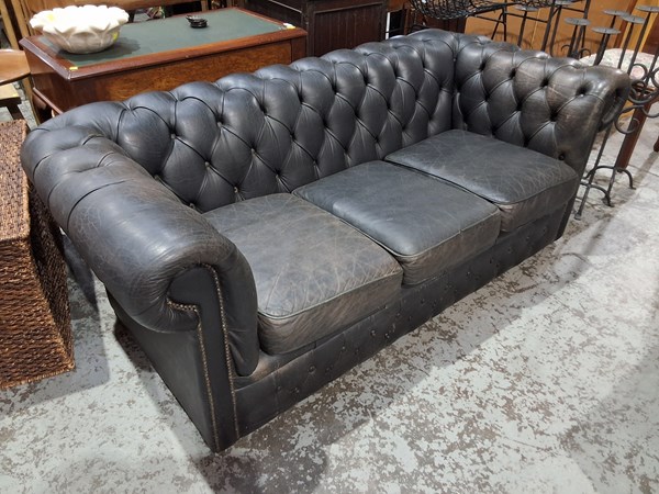 Lot 161 - CHESTERFIELD LOUNGE