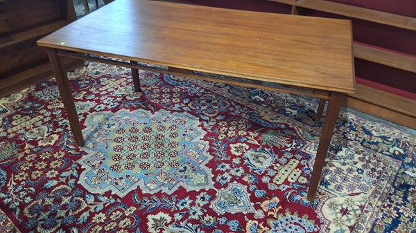 Lot 15 - DINING TABLE