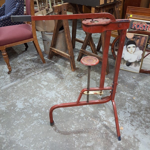 Lot 310 - BOTTLE CORKER