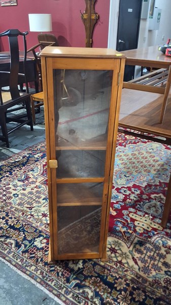 Lot 11 - DISPLAY CABINET