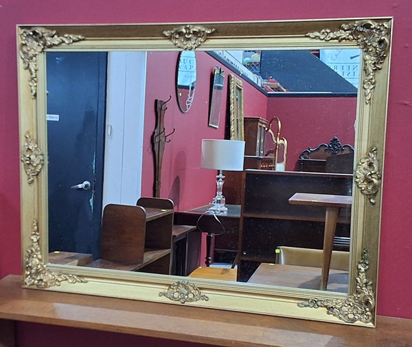 Lot 9 - WALL MIRROR