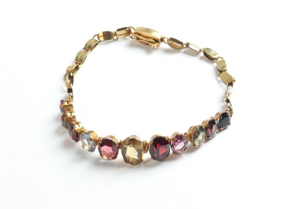 Lot 1015 - GEMSTONE BRACELET