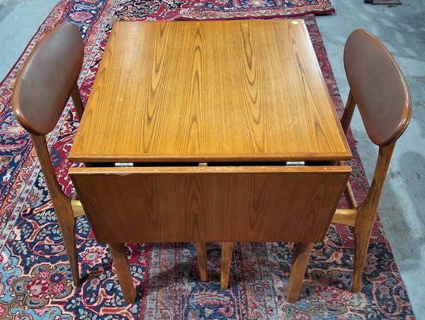 Lot 28 - BREAKFAST SUITE