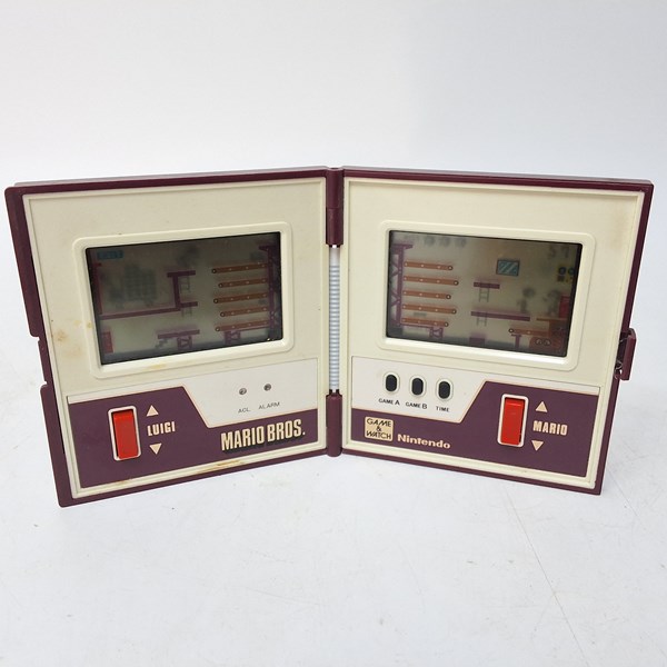 Lot 1221 - NINTENDO GAME AND WATCH