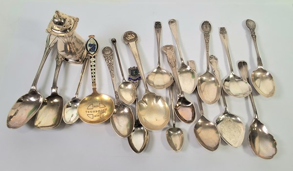 Lot 1034 - SILVER FLATWARE