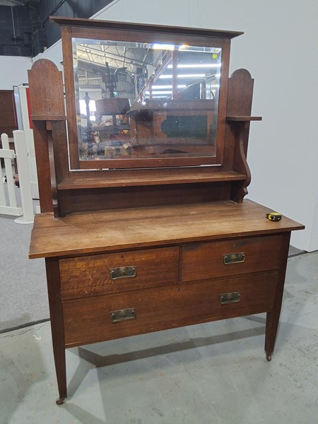 Lot 196 - DRESSING CHEST