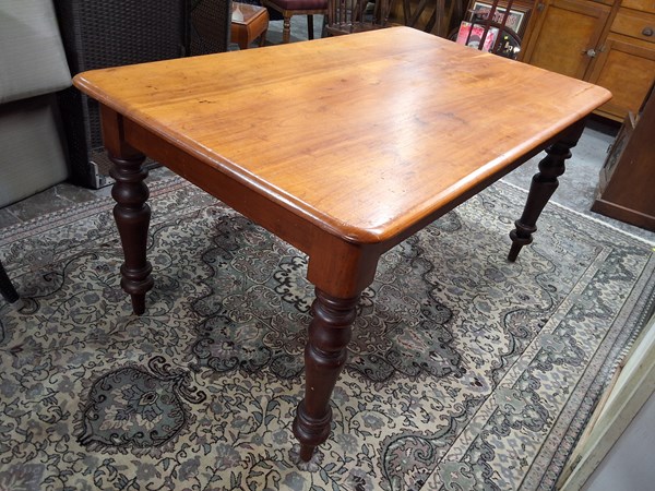 Lot 90 - DINING TABLE
