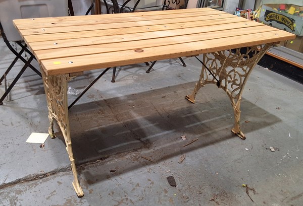 Lot 322 - OUTDOOR TABLE