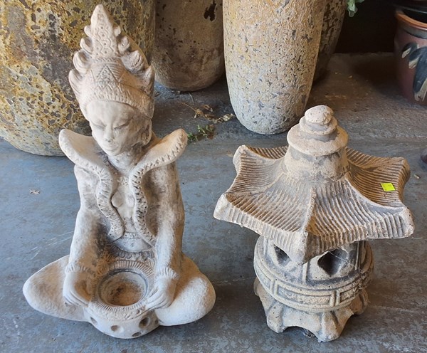 Lot 521 - GARDEN ART