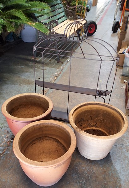 Lot 496 - GARDEN DECOR