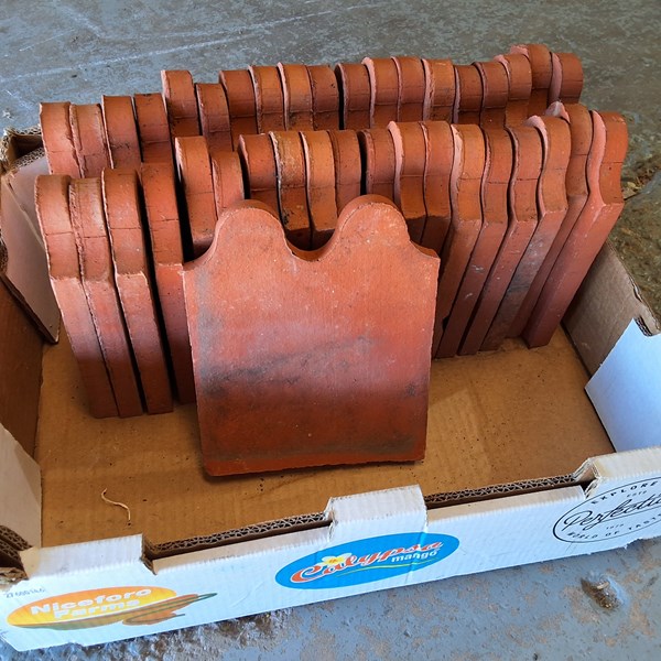 Lot 507 - EDGING TILES