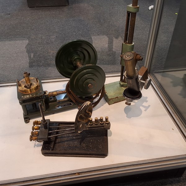 Lot 1382 - INSTRUMENTS